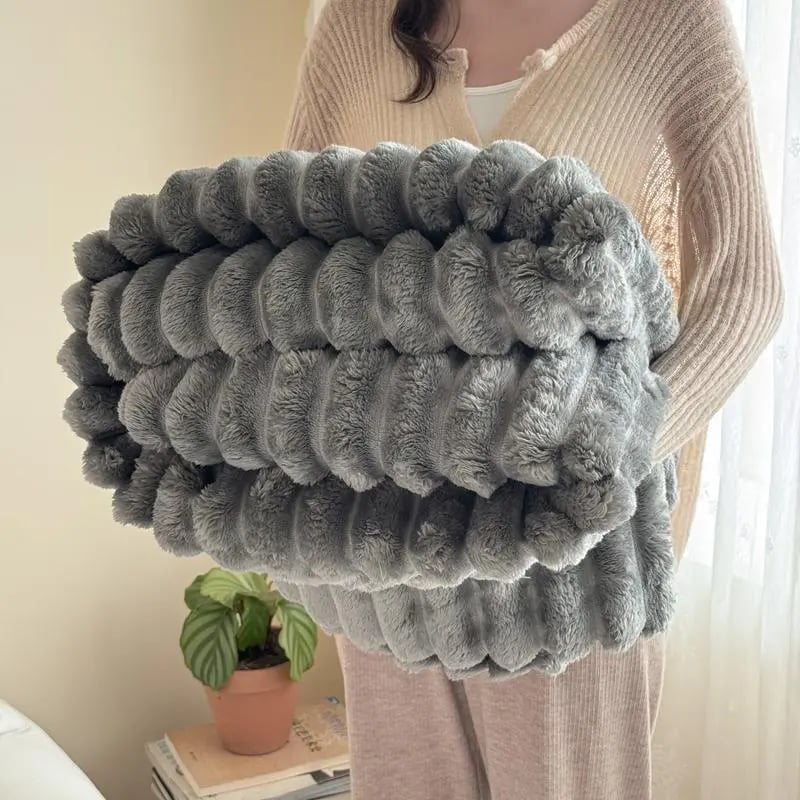 🛏️Thickened Rabbit Plush&Milk Velvet Cover Blanket🍂Wrap up in Ultimate Comfort